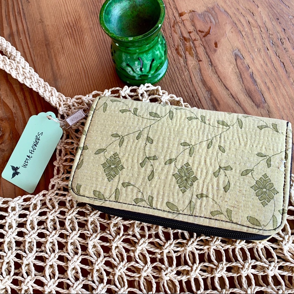 ✨ARTISAN KANTHA SARI ZIPPERED CLUTCH WALLET✨